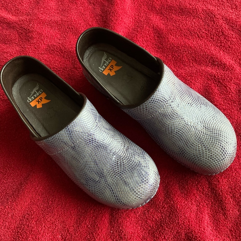 Dramatic new Dansko XP light blue size 40 clogs